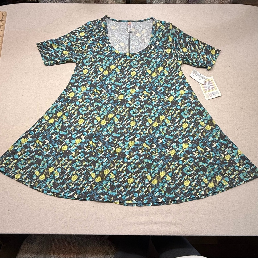 🤠 3/$20 LuLaRoe - Perfect T - NWT - Multi Color - Size XXS